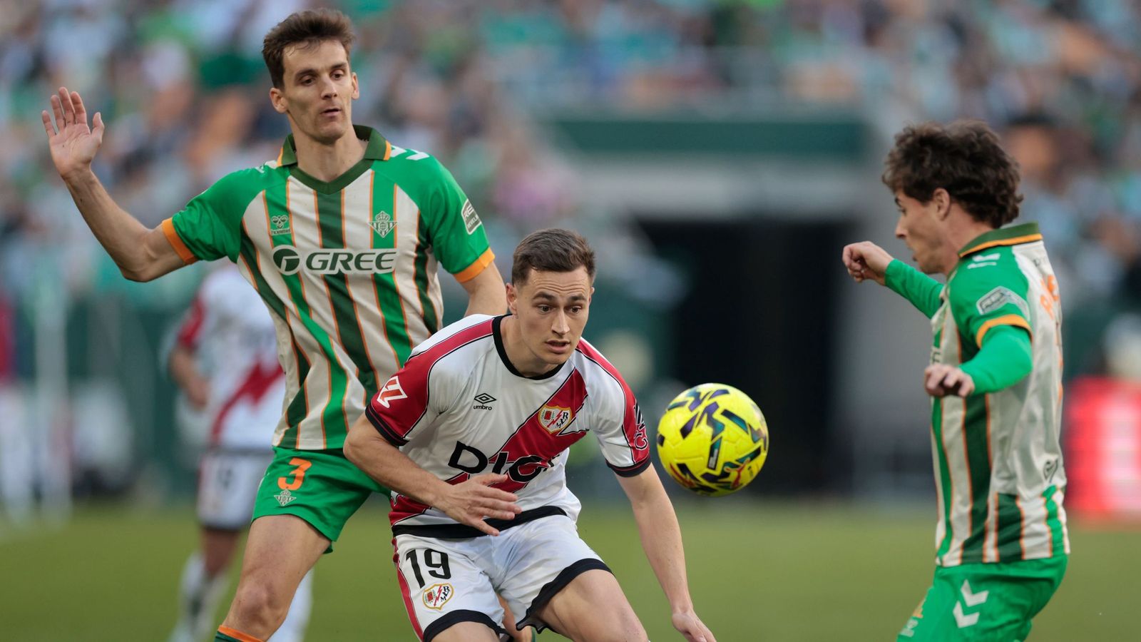 Diego Llorente en el encuentro entre el Betis y el Rayo Vallecano.