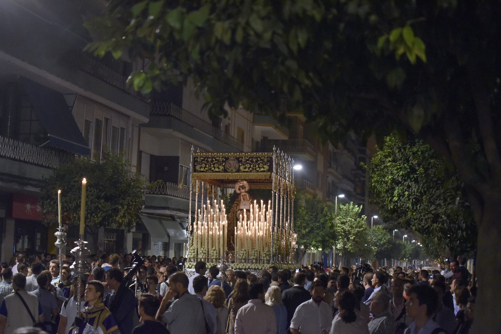 La Virgen de la Victoria, en rosario de aurora a la Catedral