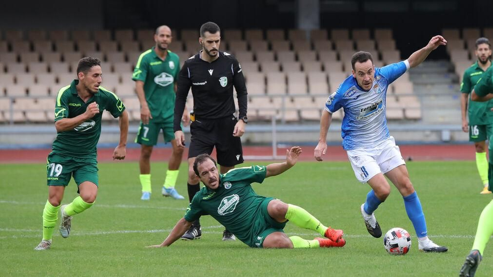 Jorge Herrero, pilar básico en el centro del campo del Rota, será baja el domingo por sanción.