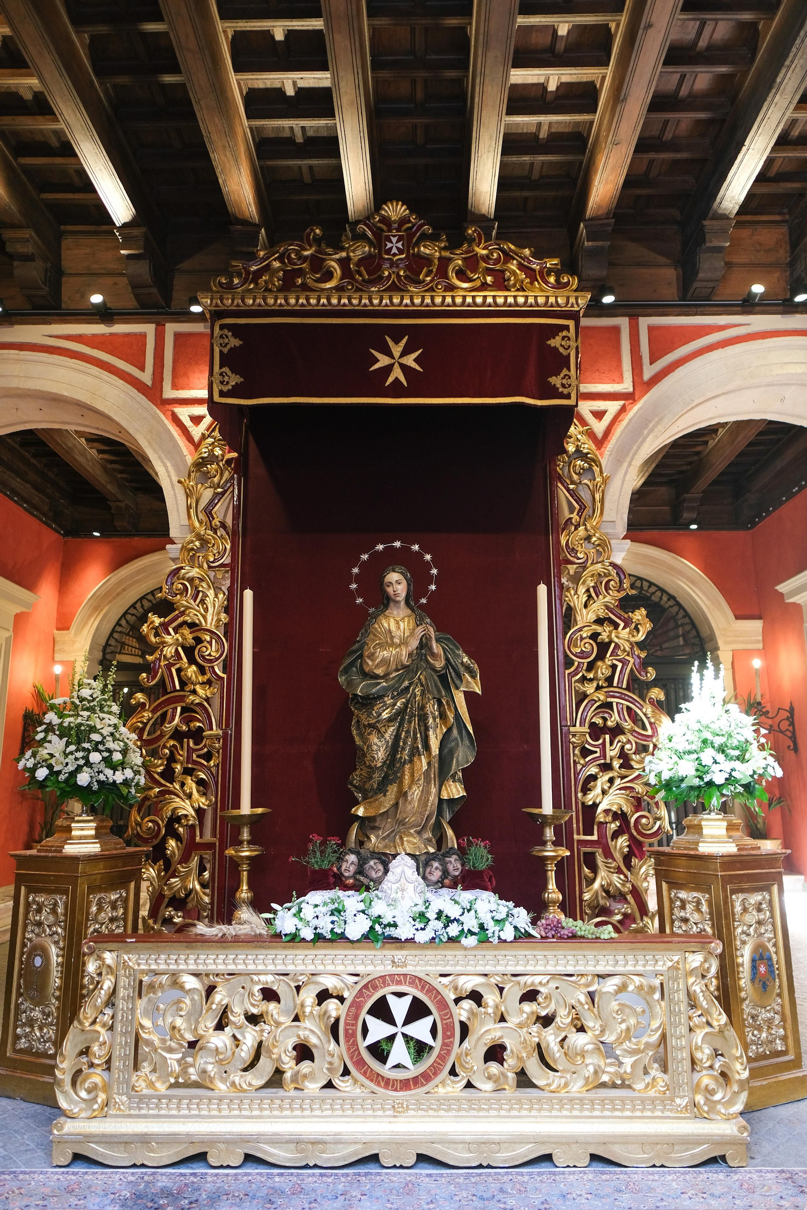 Preparativos, altares, escaparates, balcones para el Corpus