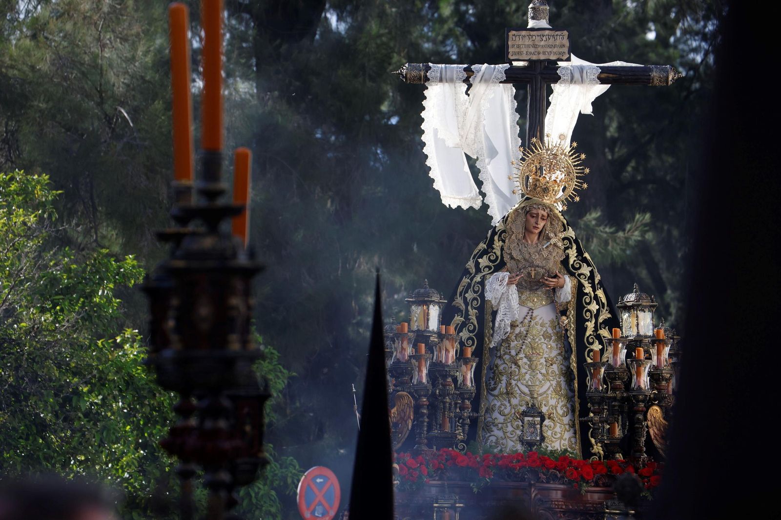 La procesión de la Soledad en este Viernes Santo de Córdoba, en imágenes