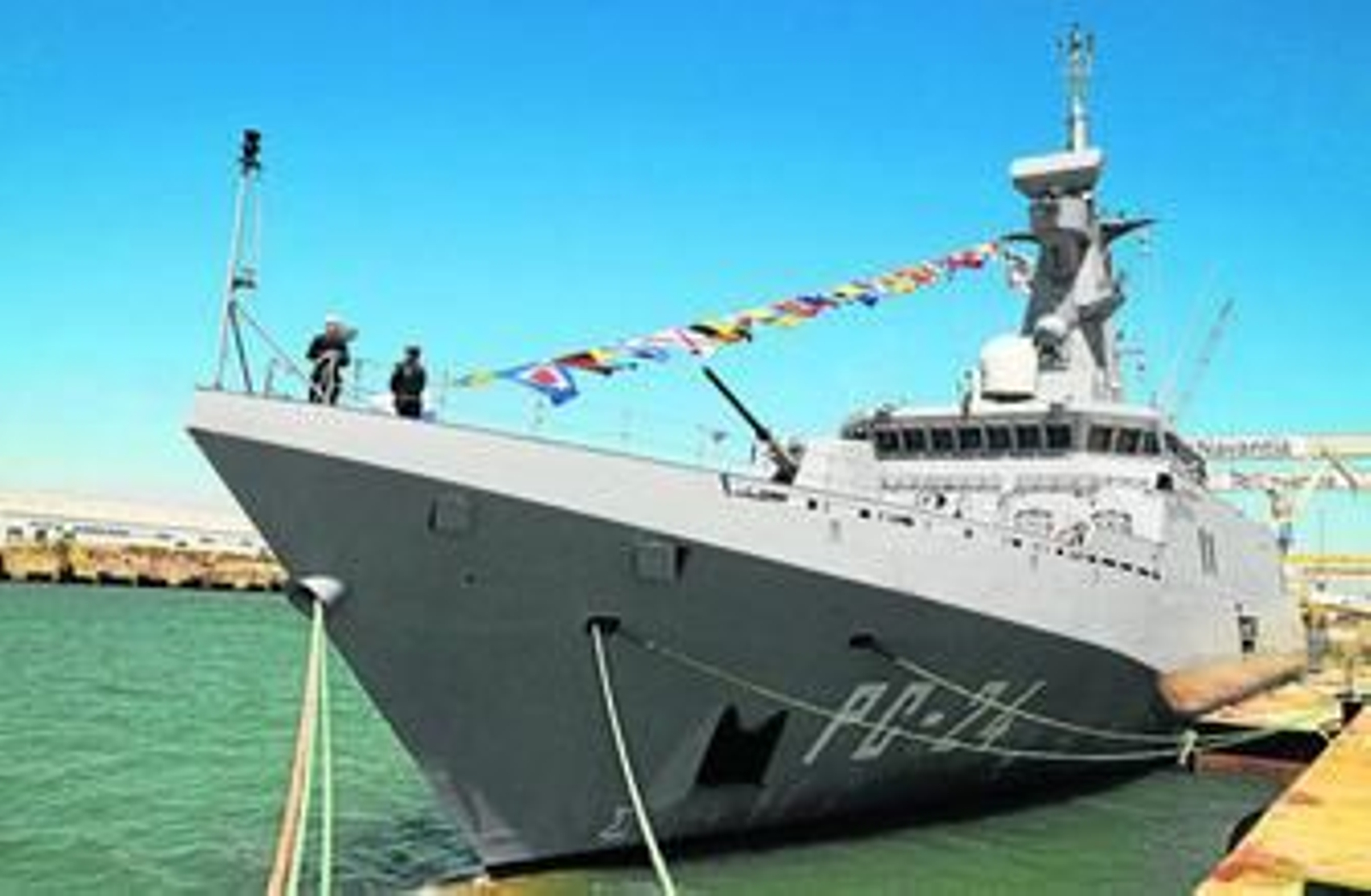 El buque 'Kariña', ayer engalanado en el dique de Puerto Real durante la ceremonia de entrega a Venezuela.