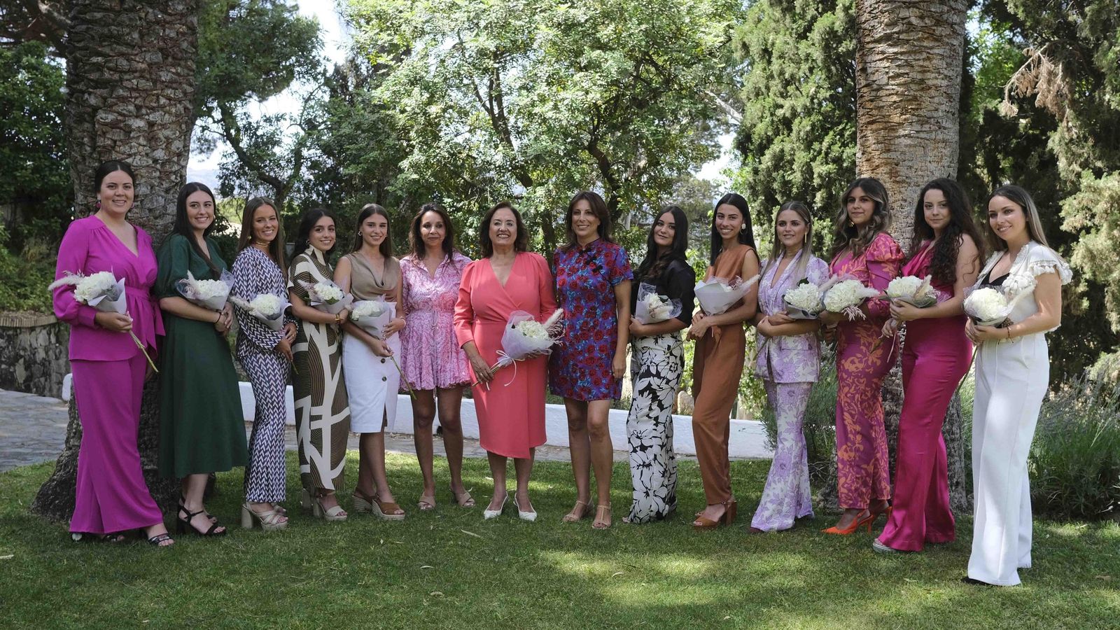 Presentación de las damas Goyescas en los jardines del hotel Catalonia Reina Victoria.