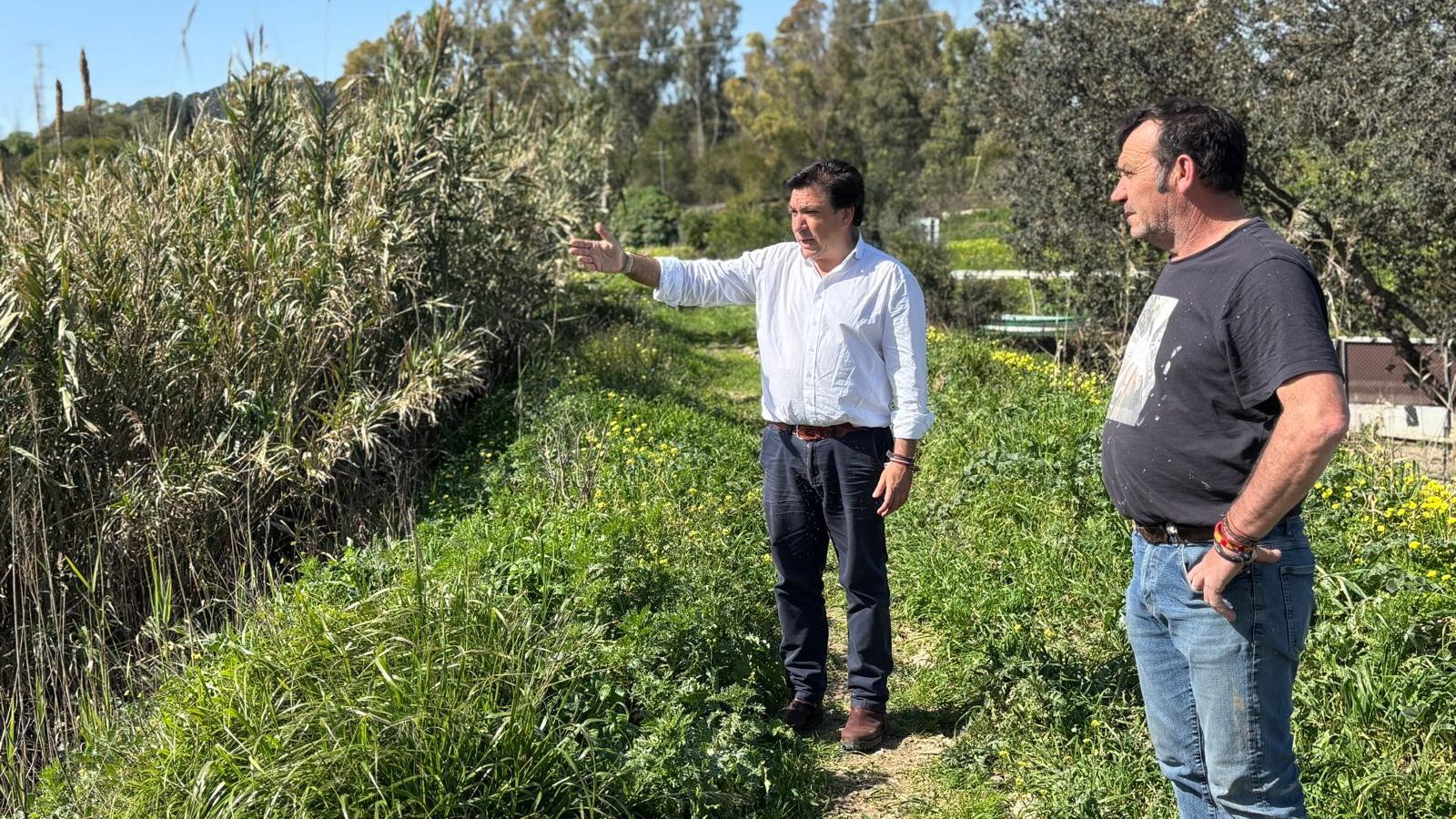 El concejal de Vox visita la zona rural afectada por las últimas inundaciones.