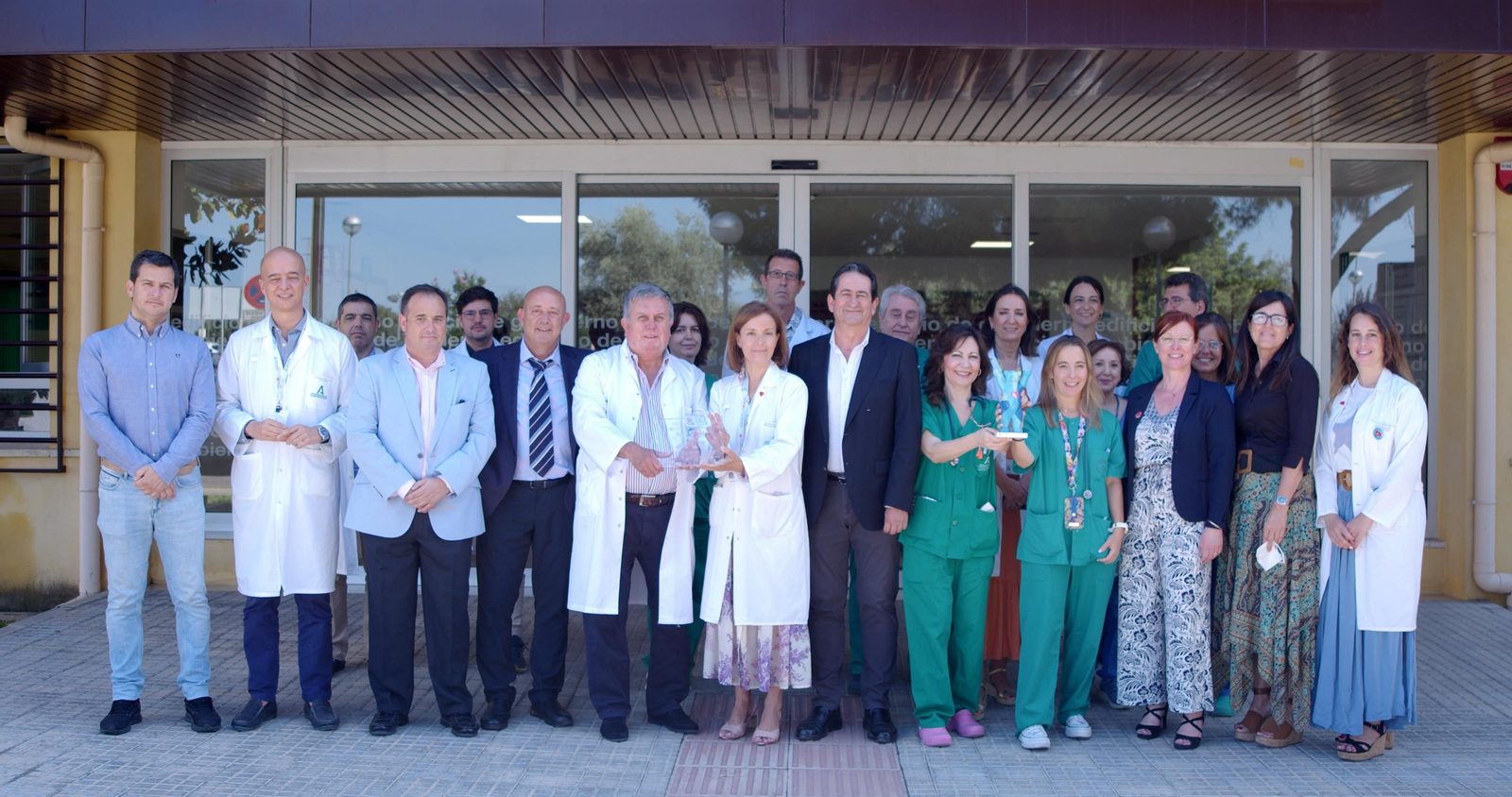 Profesionales del hospital que participan en el implante del corazón artificial. Profesionales del hospital que participan en el implante del corazón artificial.