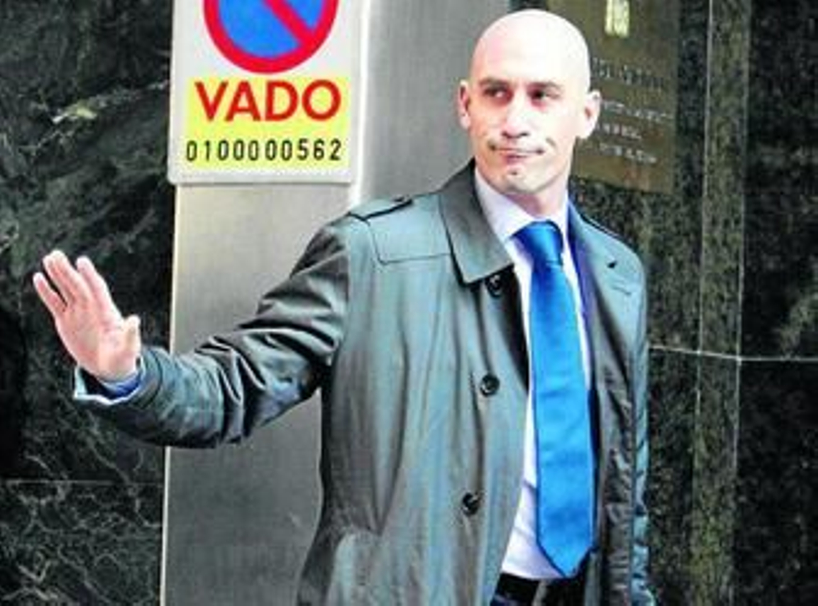 Luis Manuel Rubiales, presidente de la AFE y exjugador del Xerez, se reunió ayer con el plantel azulino.