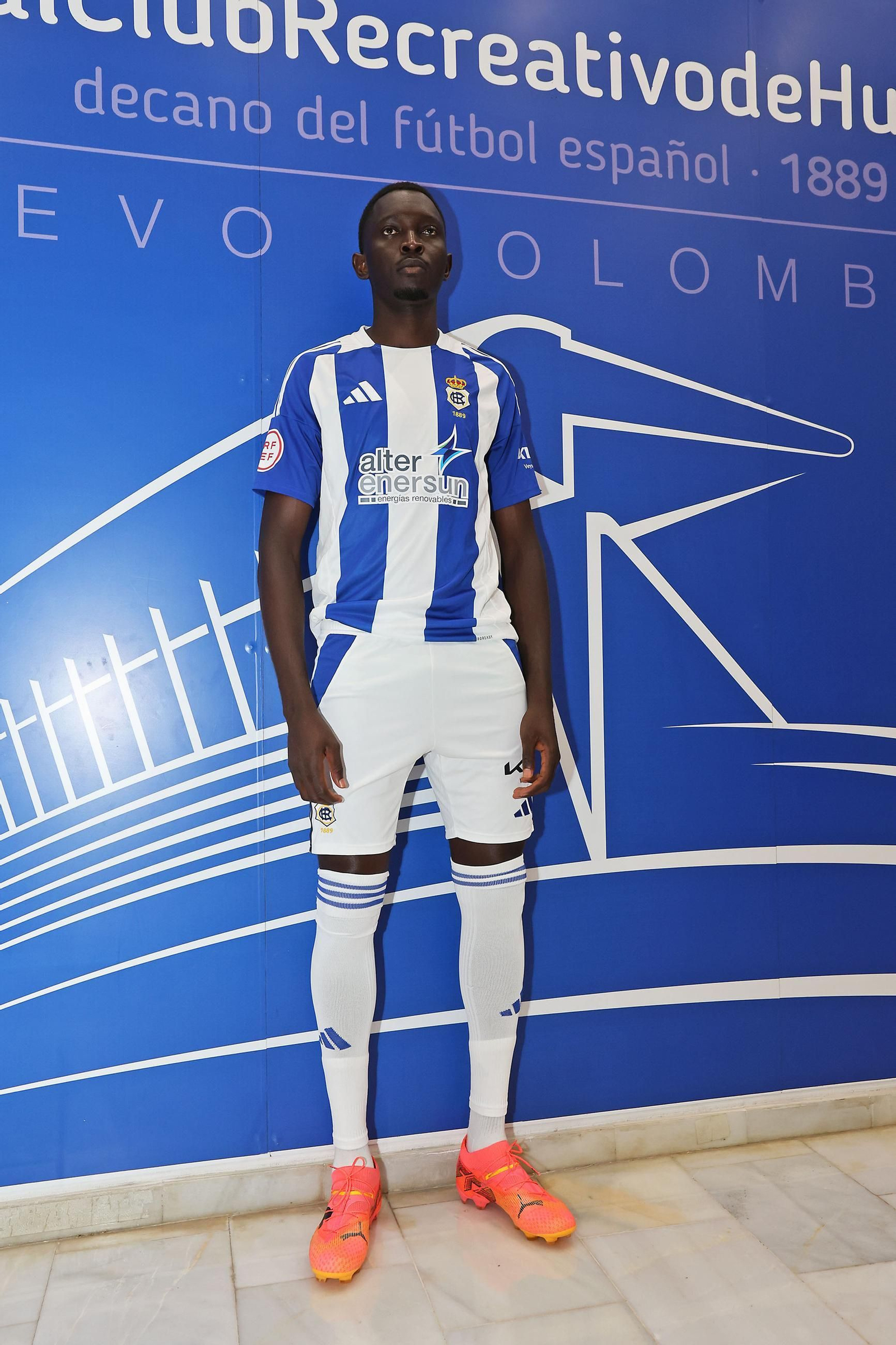 Imágenes de la presentación de Malam Camará como jugador del Recreativo de Huelva