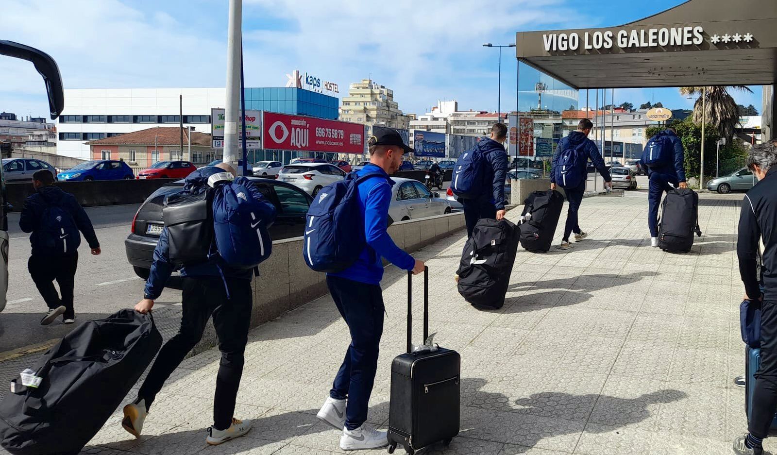 La expedición isleña, este viernes a su llegada al hotel Los Galeones de Vigo.