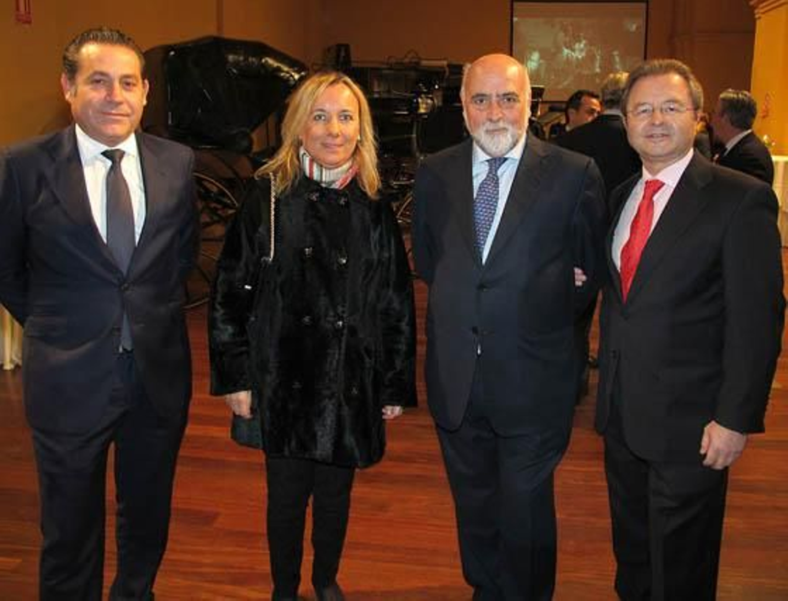 Mario López Magdaleno, presidente de Magtel, Amparo Coronel, Antonio Carrillo, secretario general de la CEA y Miguel Jiménez, delegado en Andalucía y Extremadura de Union Fenosa Gas.


Foto: Victoria Ramírez