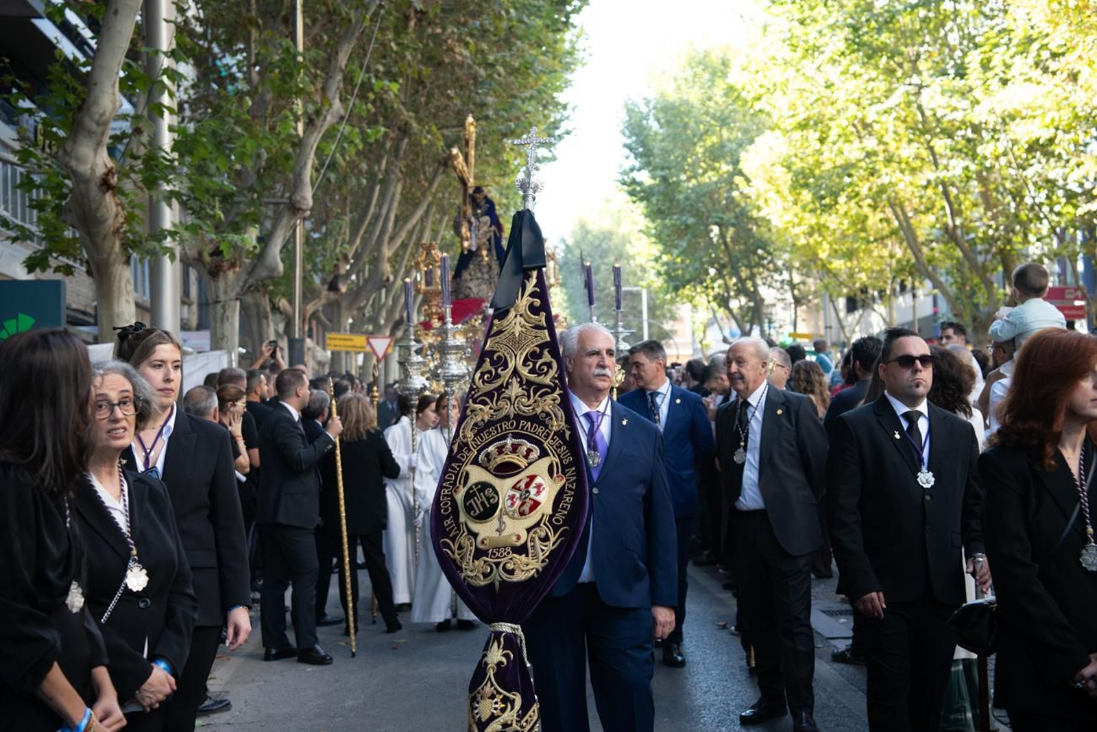 El pueblo de Jaén abraza con solemnidad a El Abuelo en la Magna, en imágenes
