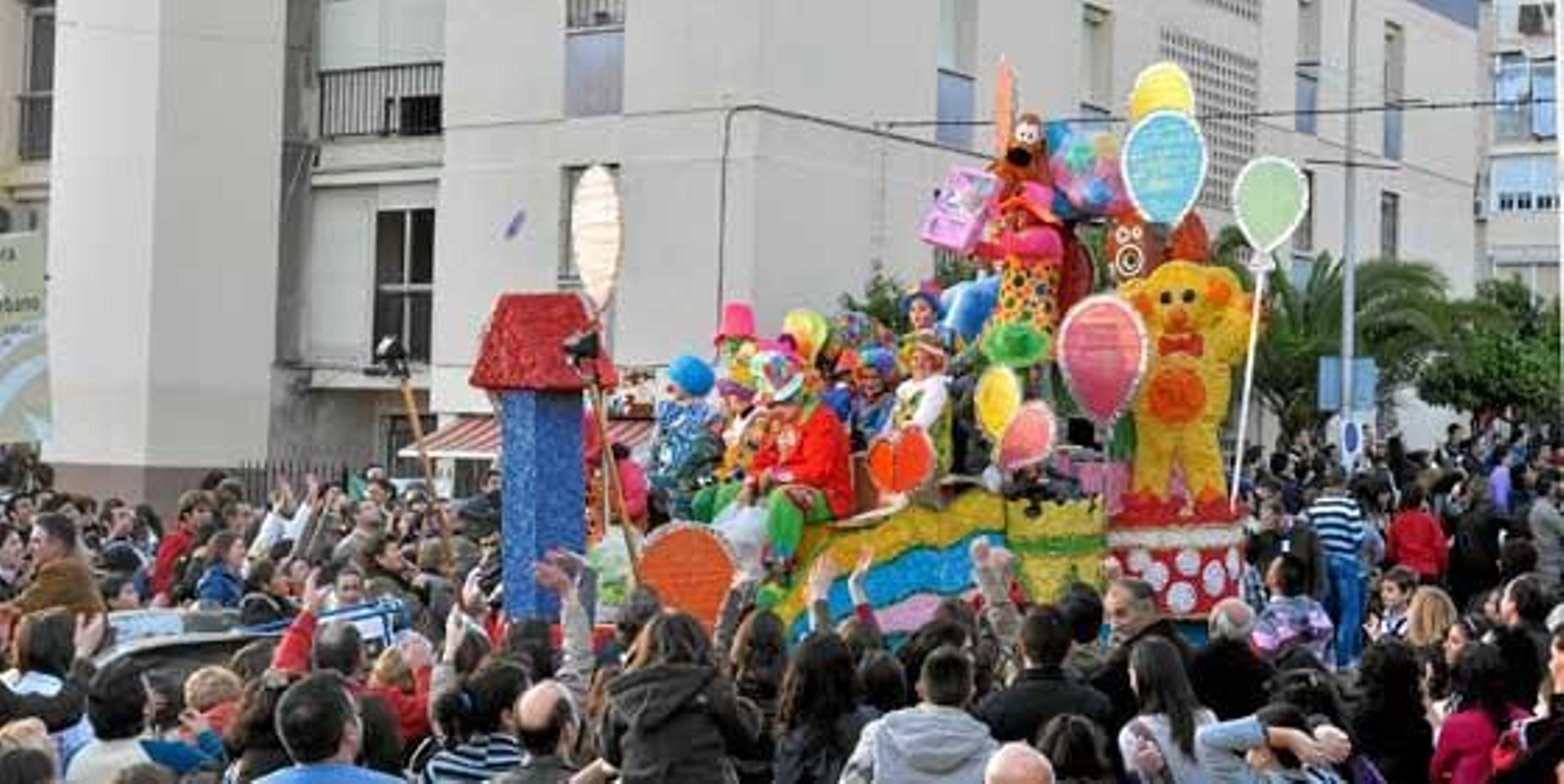Cabalgata de Reyes Magos de Sanlúcar la Mayor.

Foto: Manuel Gómez