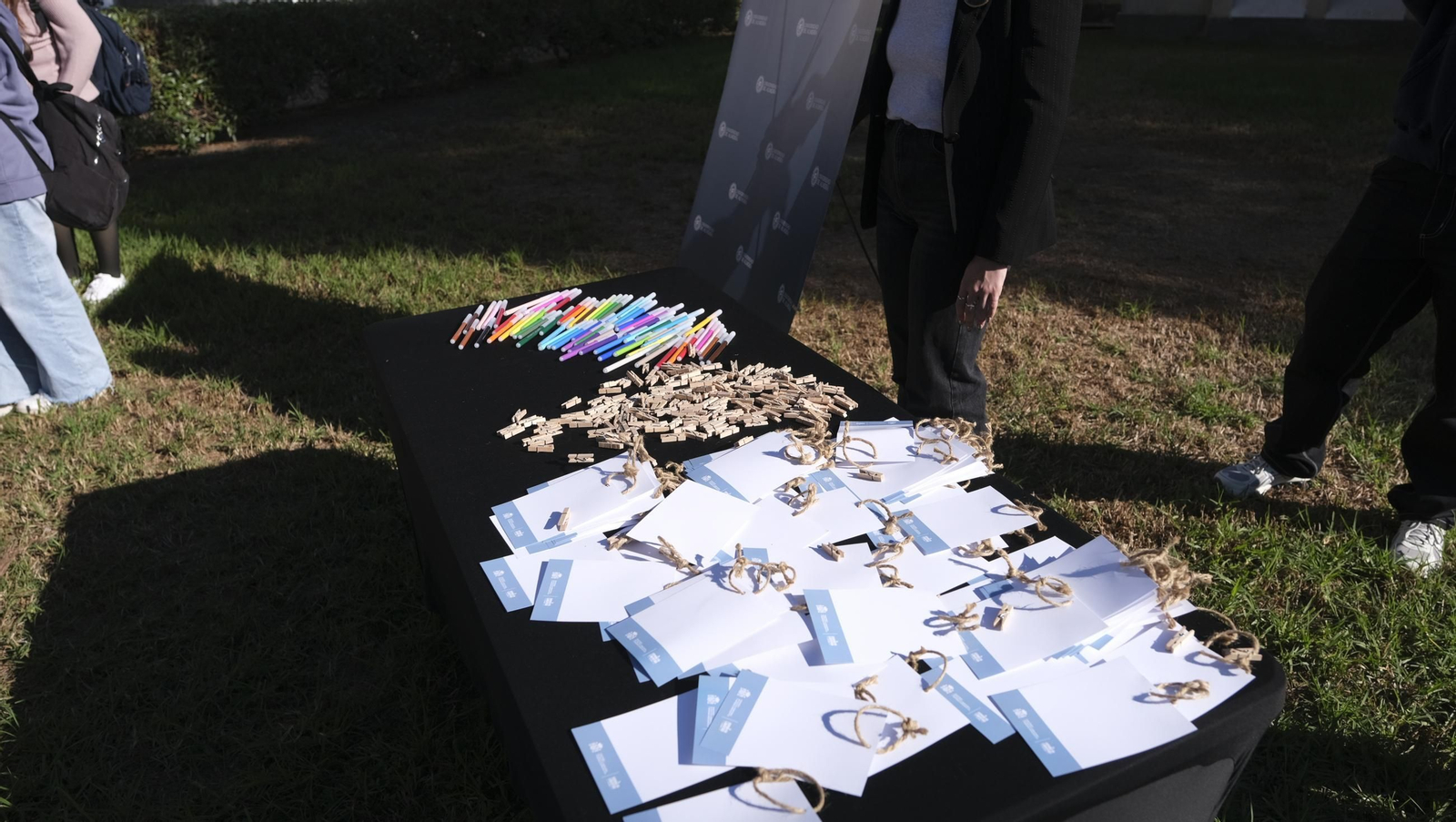 El árbol de la democracia de la Universidad de Almería, en imágenes