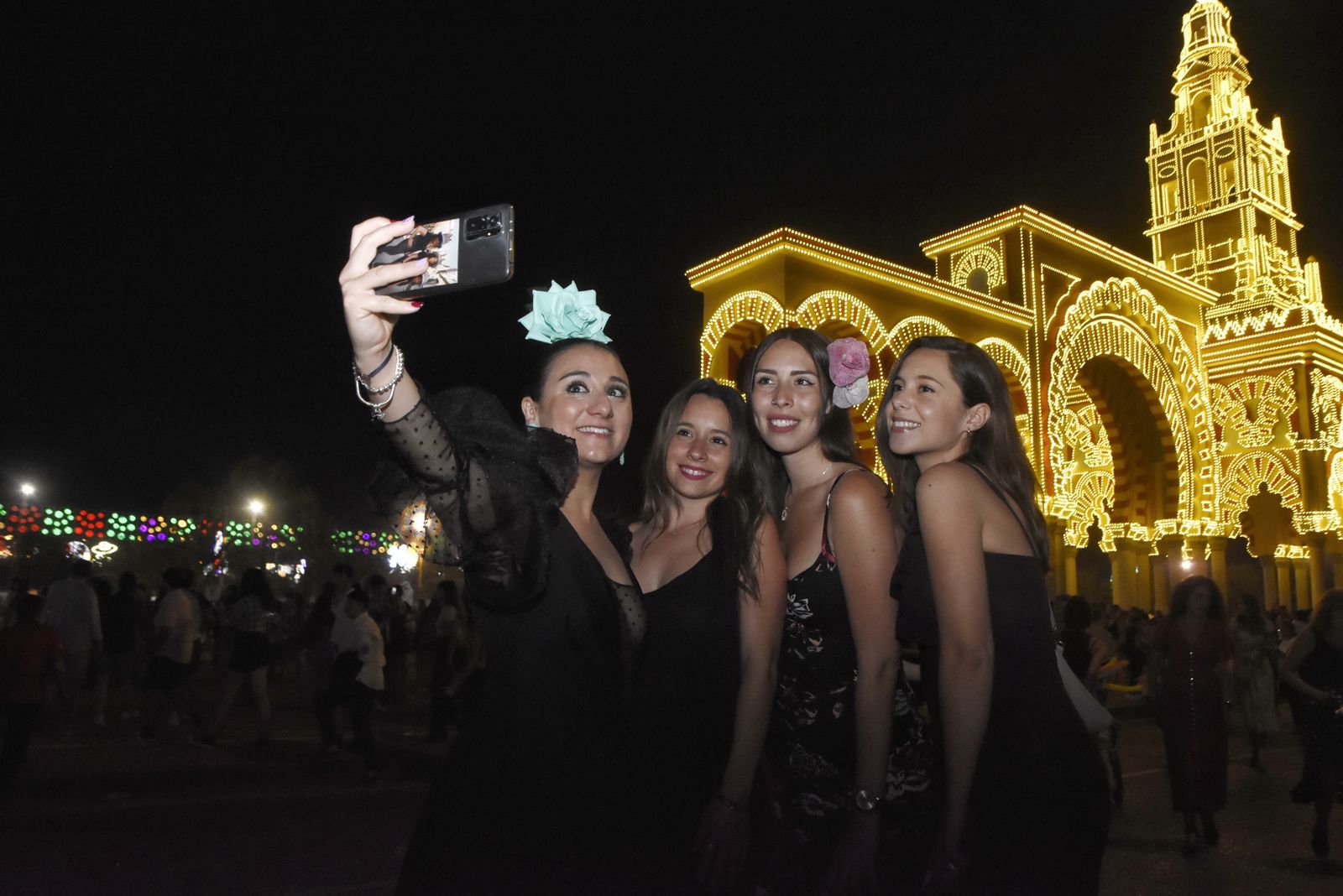 El encendido de la portada de la Feria de Córdoba, en fotografías