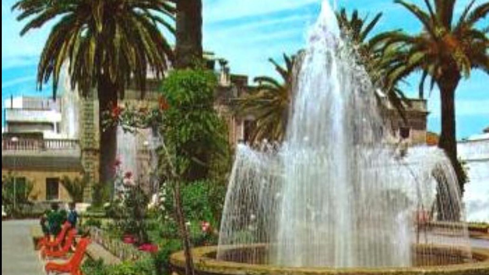 Las fuentes de la plaza.