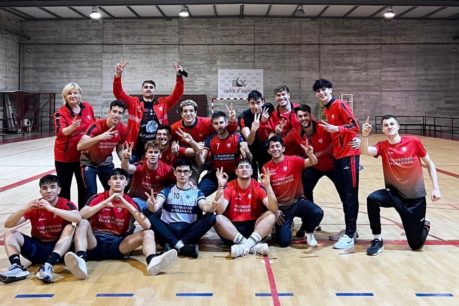 Plantilla del Universidad de Granada de voleibol que logra el ascenso