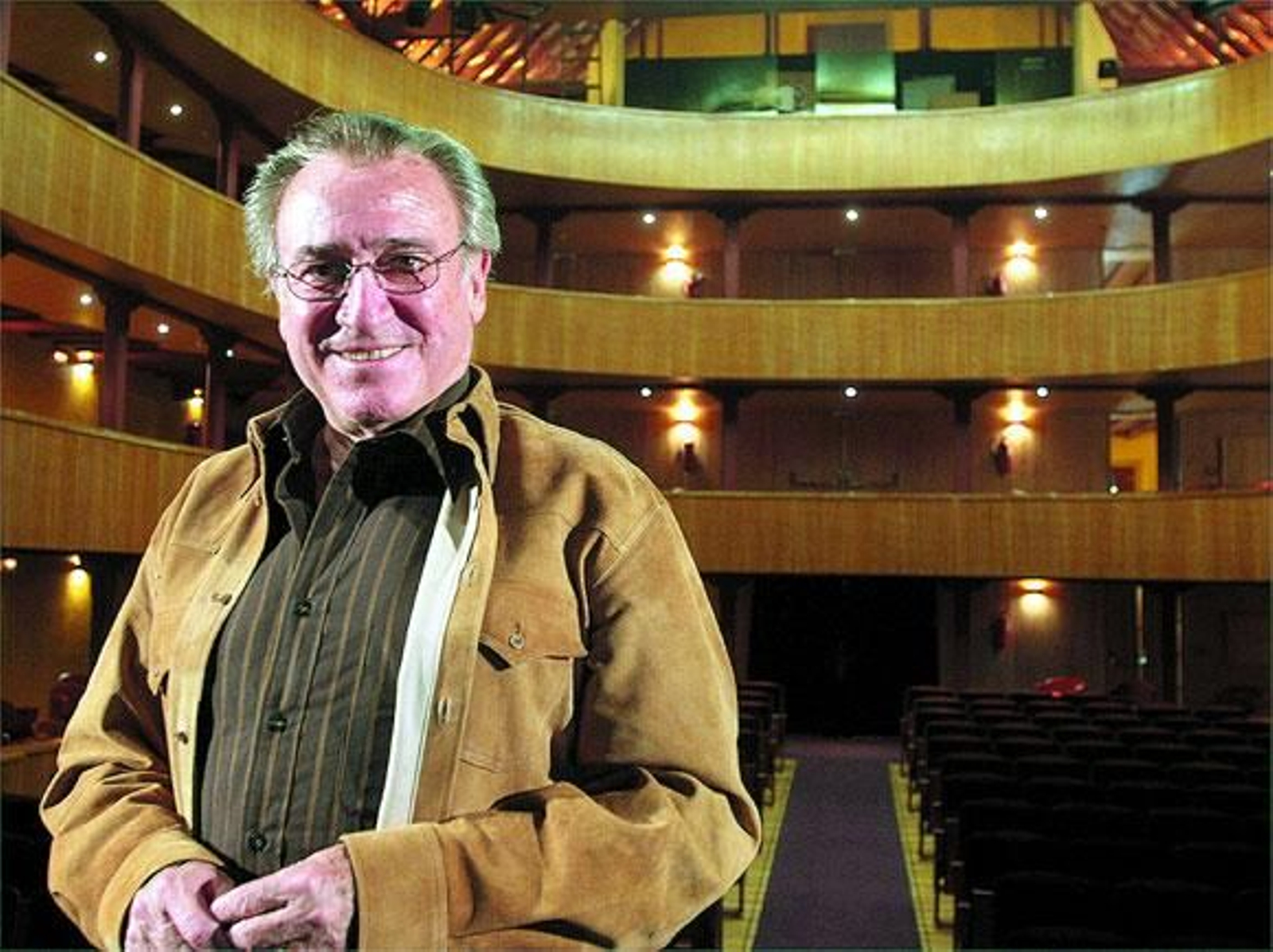 Manolo Escobar suspende sus últimos conciertos de 2013 por problemas de salud Manolo Escobar suspende sus últimos conciertos de 2013 por problemas de salud