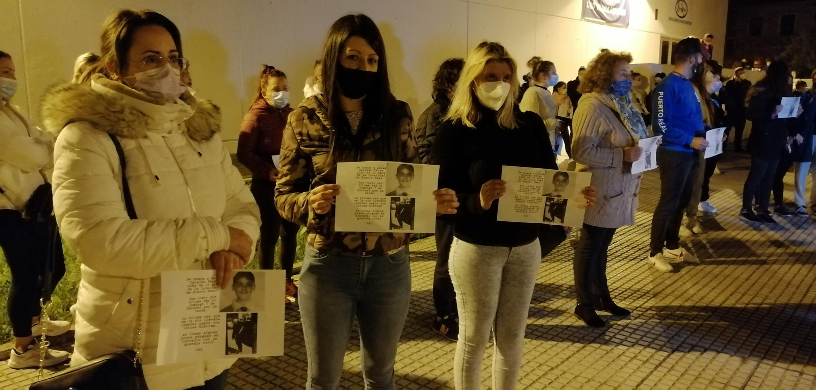 Concentración de apoyo a la familia del joven mientras estaba desaparecido