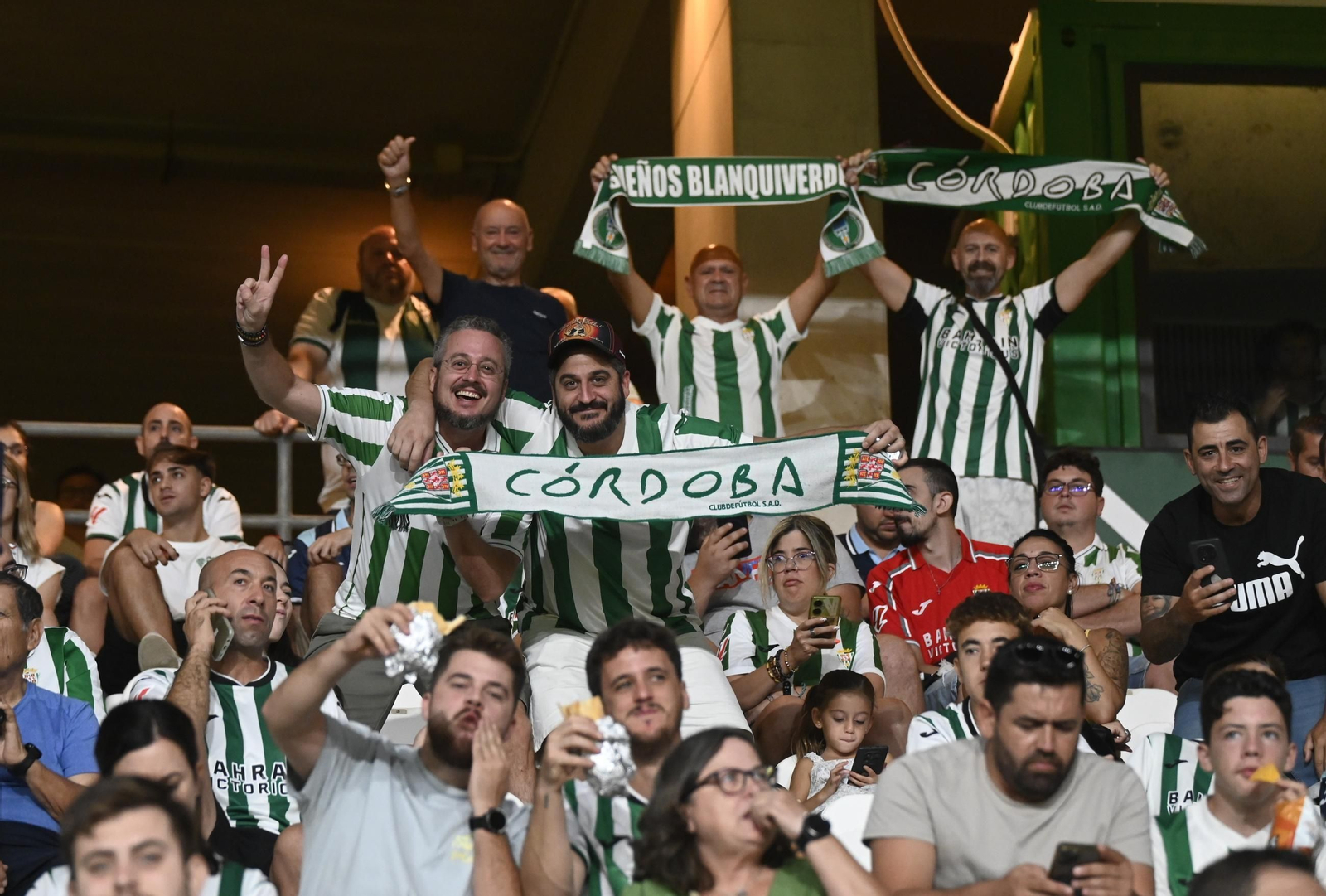 Las mejores fotos del ambiente en El Arcángel para el Córdoba CF - Racing de Santander