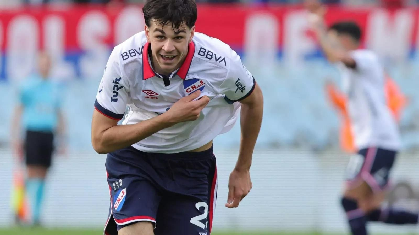 Gonzalo Petit celebra un gol con Nacional, su equipo antes de fichar por el Betis.