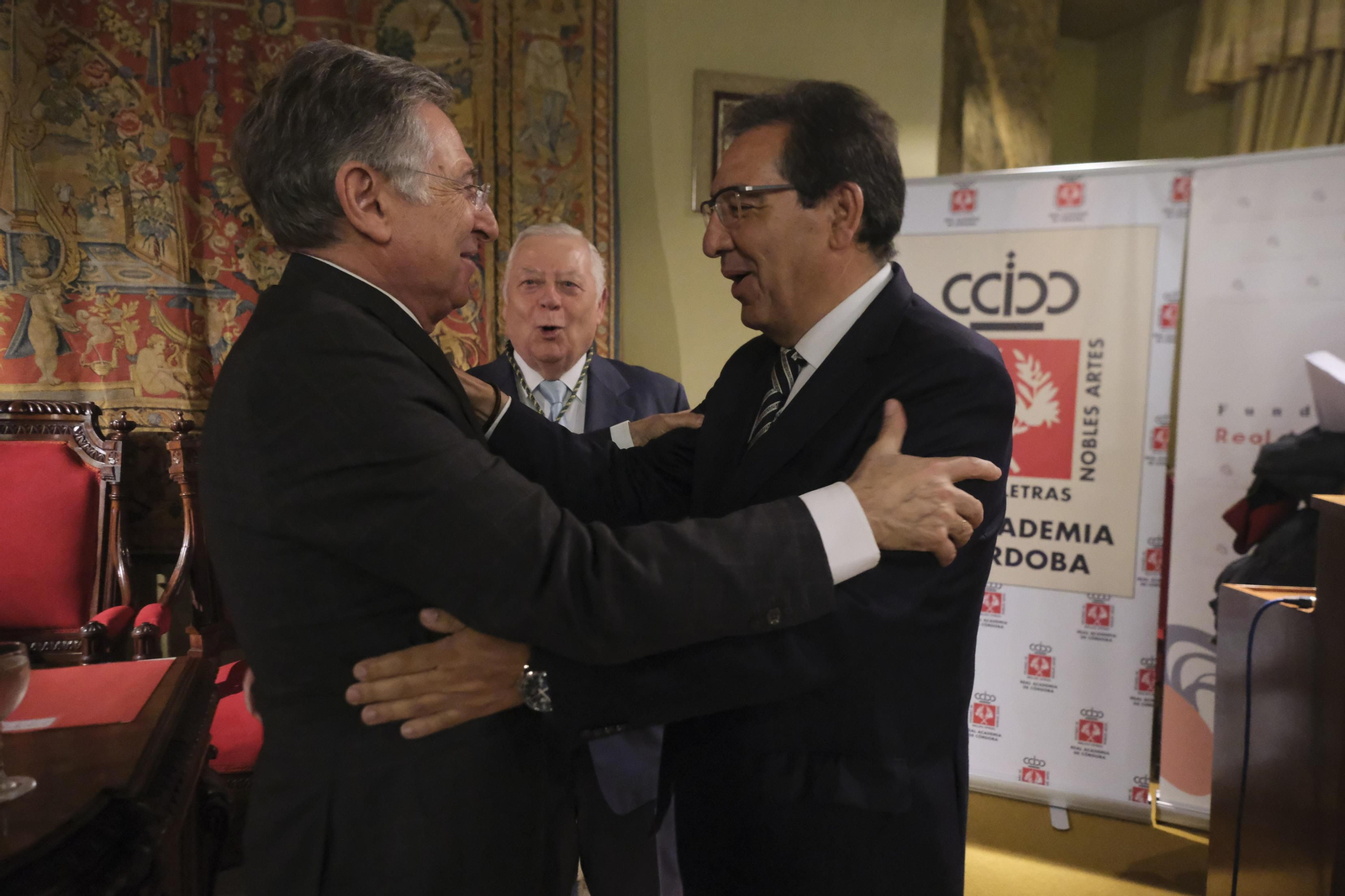 El ingreso del presidente de la Fundación Cajasol, Antonio Pulido, en la Real Academia de Córdoba, en imágenes