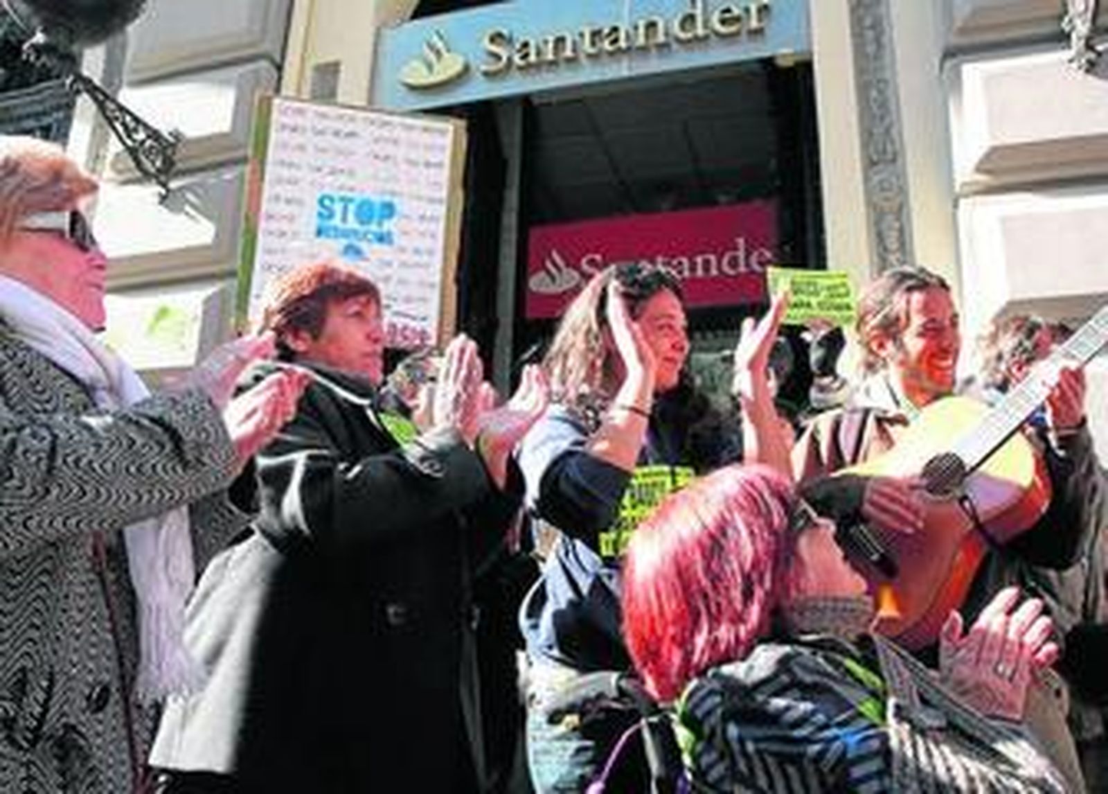 Emilio, uno de los afectados, en la protesta de ayer.