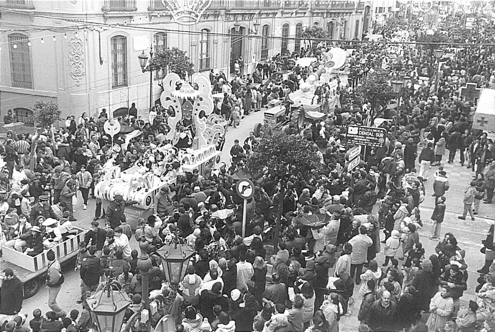 1997, la carroza de Melchor recorre la calle Real