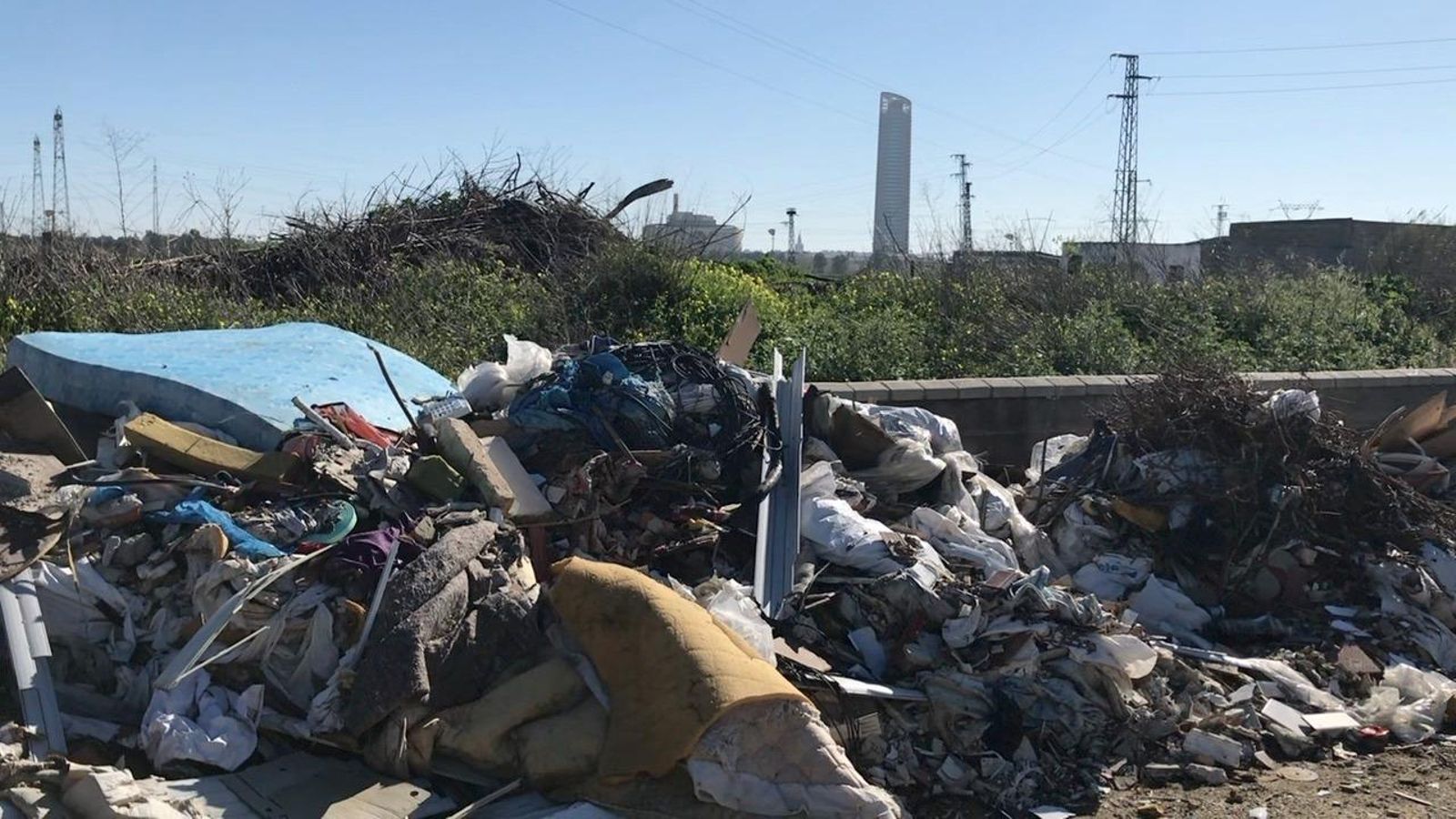 Acumulación de basura en la zona.