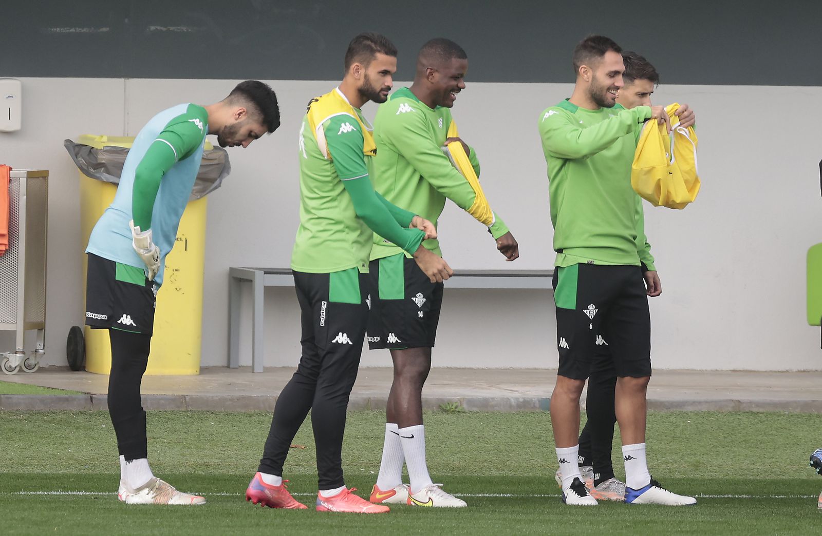 Rui Silva, Willian José, William Carvalho y Víctor Ruiz, en un entrenamiento.