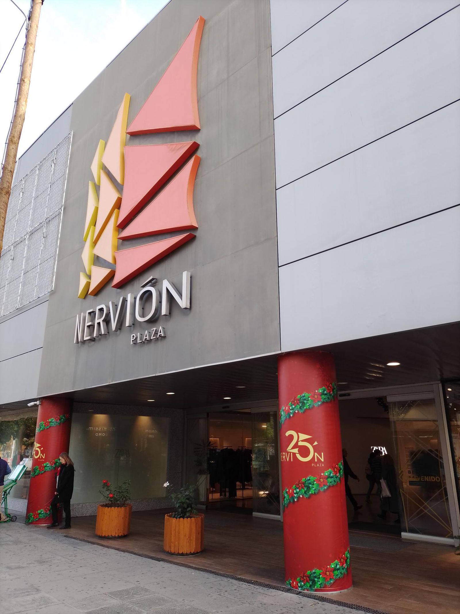 Puerta de Nervión plaza