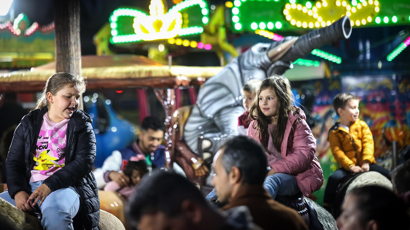 Lleno absoluto en el parque de atracciones de Jerez