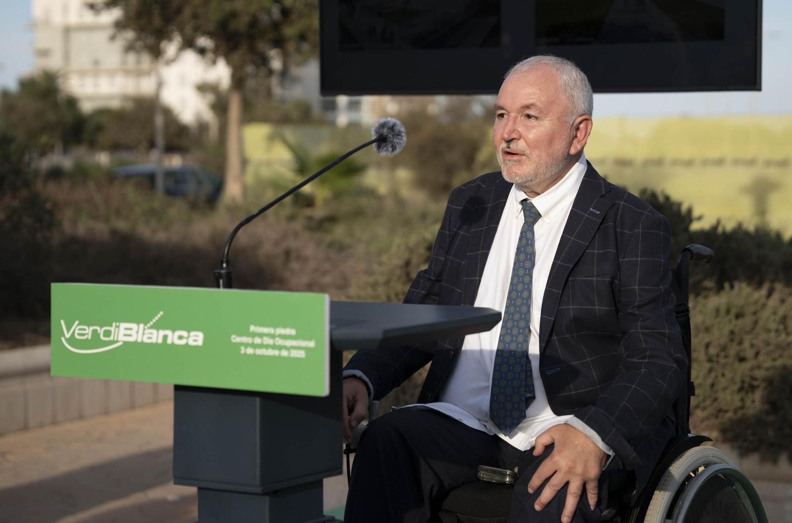 Las imágenes de la primera piedra del centro de día ocupacional Juan Goytisolo de Verdiblanca en Almería