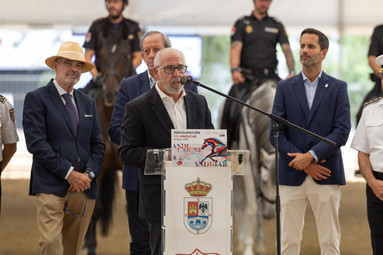 Anducab rinde homenaje a la unidad de caballería de la Policía Nacional