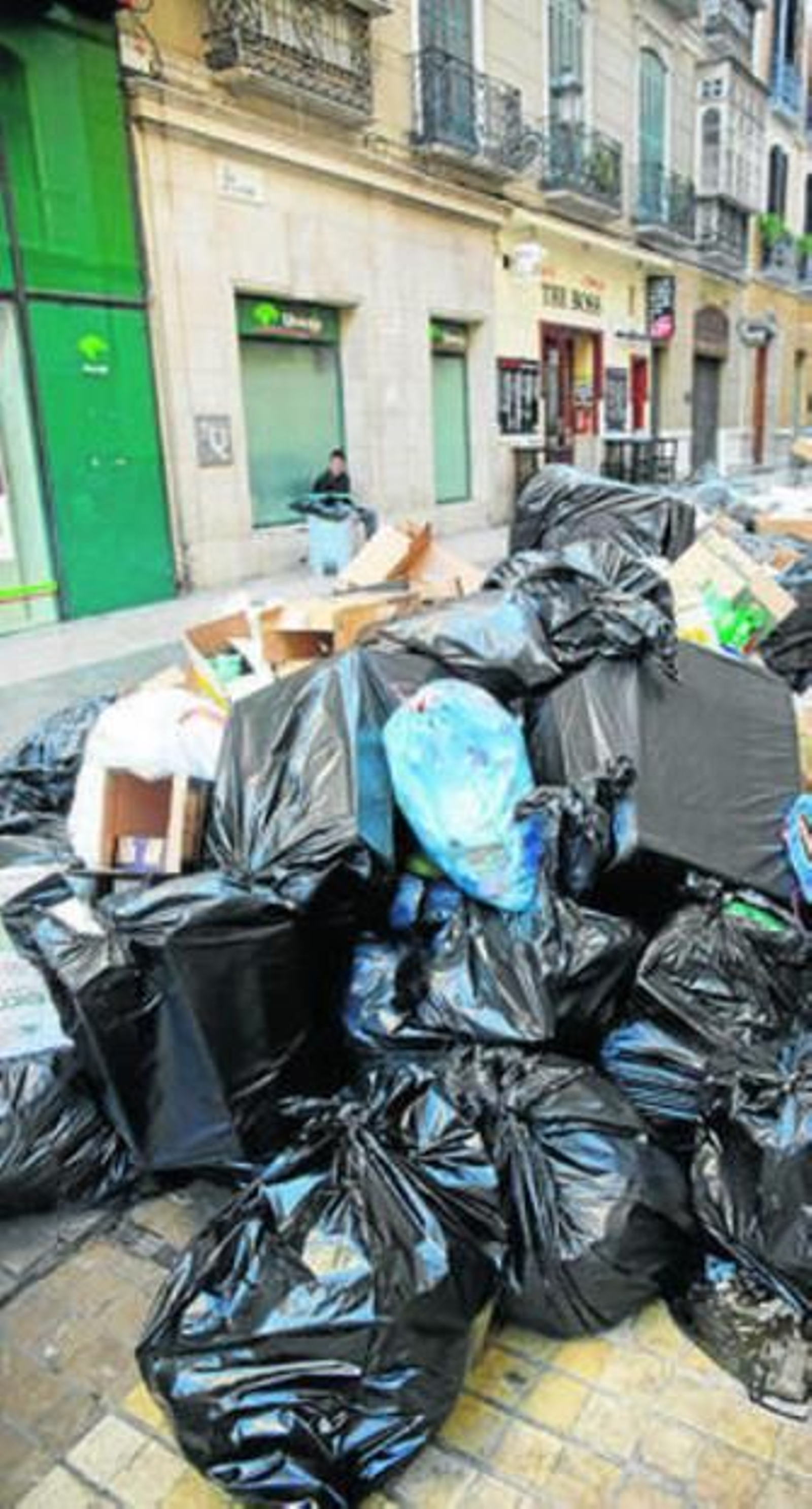 Basura acumulada durante la huelga.