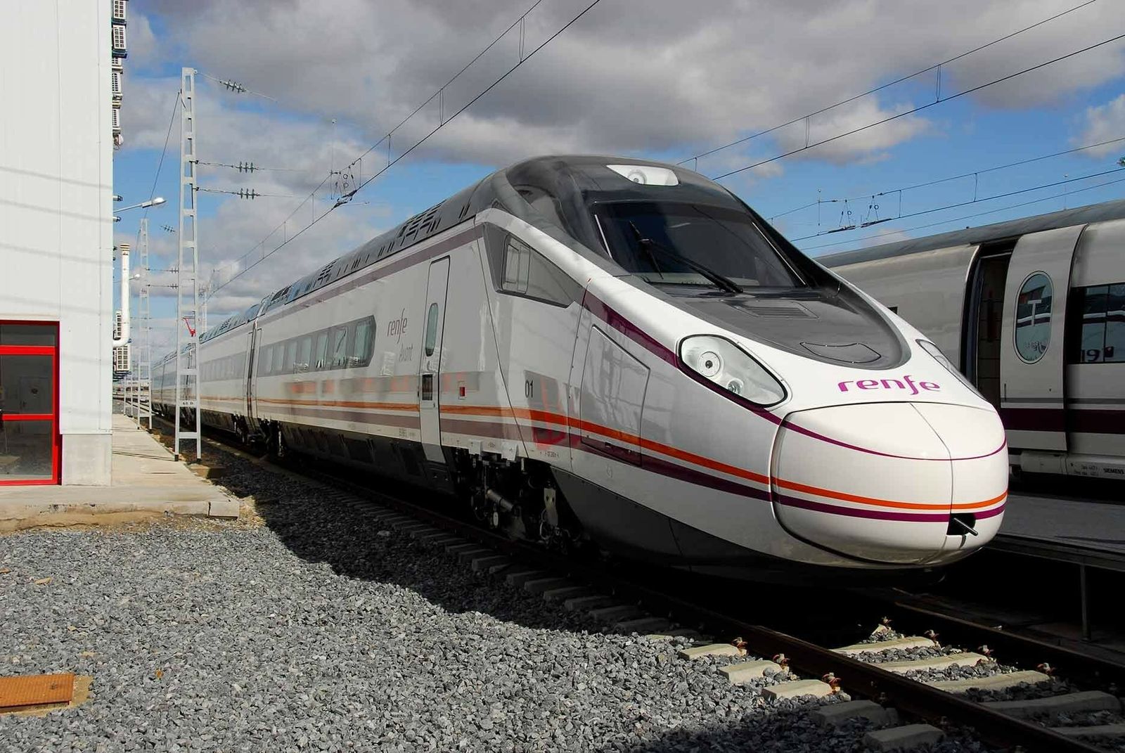 Un tren Avant estacionado.