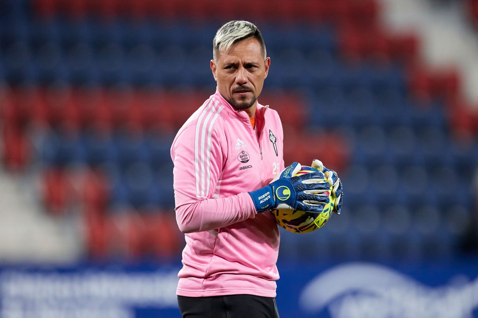 Diego Alves, mito rojiblanco, milita ahora en las filas del Celta