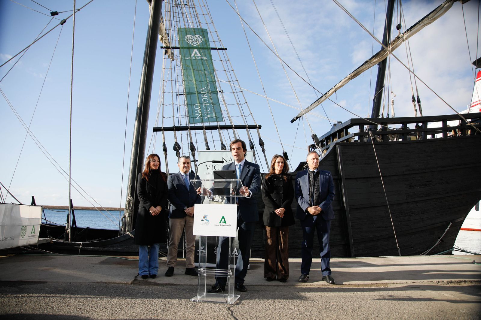 Imágenes de la visita del Consejero Antonio Sanz a la Nao Victoria