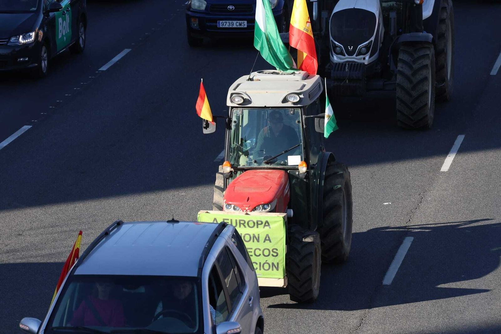 La entrada de los tractores en Málaga capital, en fotos
