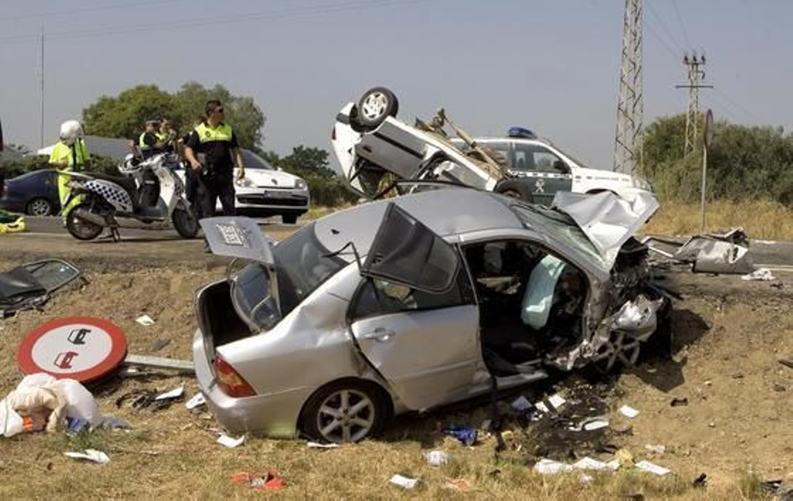 Tres coches se han visto implicados en el siniestro  Foto: J.A. Garcia