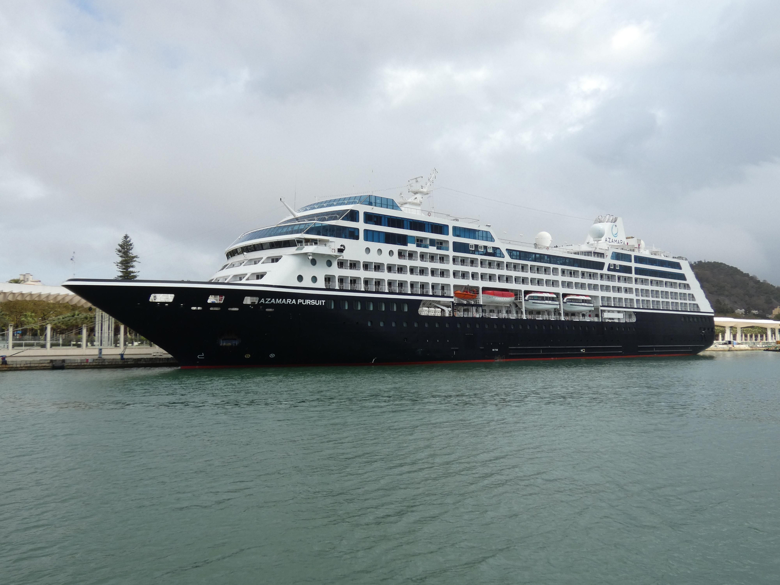 El buque 'Azamara Pursuit' que visitará dos veces Málaga durante el mes de marzo. El buque 'Azamara Pursuit' que visitará dos veces Málaga durante el mes de marzo.