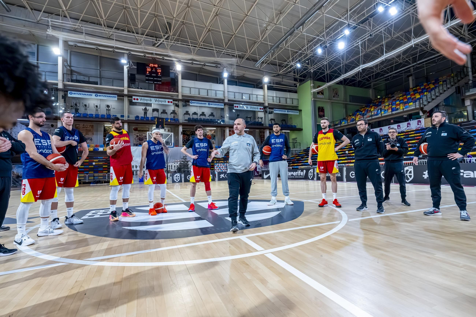 Alberto Díaz, Francis Alonso y Paco Aurioles, en la primera España de Chus Mateo