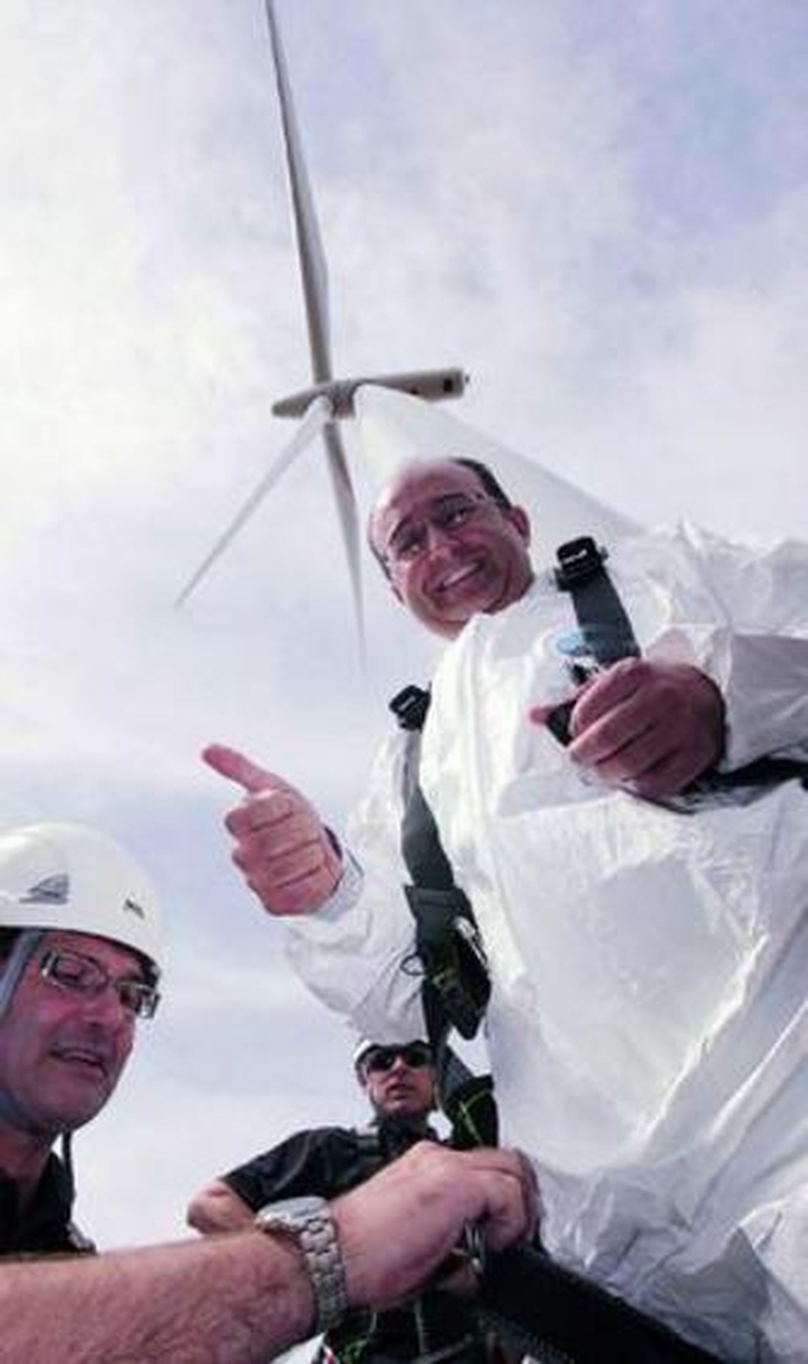 Martín Soler subió a lo más alto de un aerogenerador.