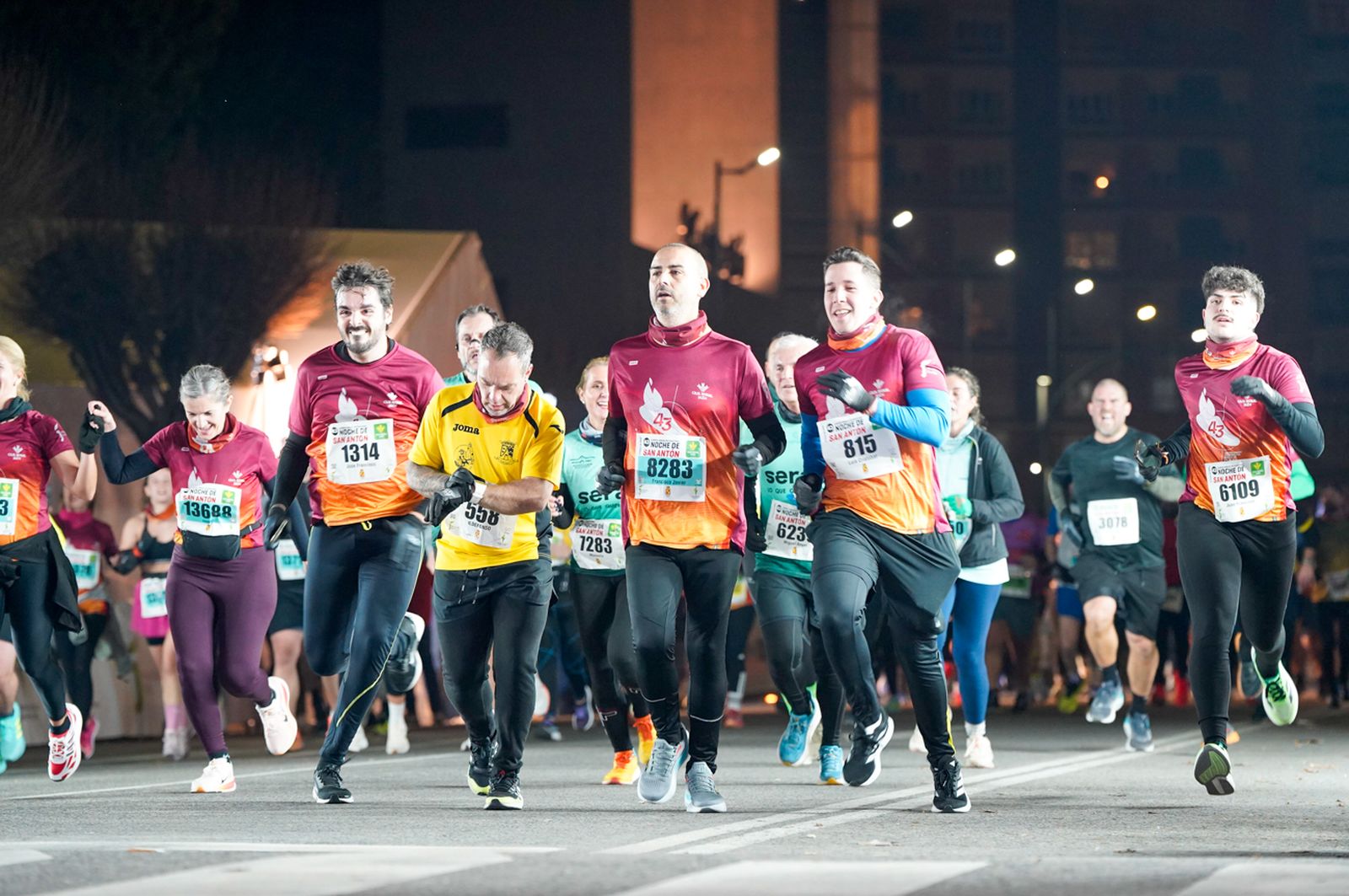 En imágenes: búscate en tu llegada a meta de la Carrera de San Antón 2026 (18)