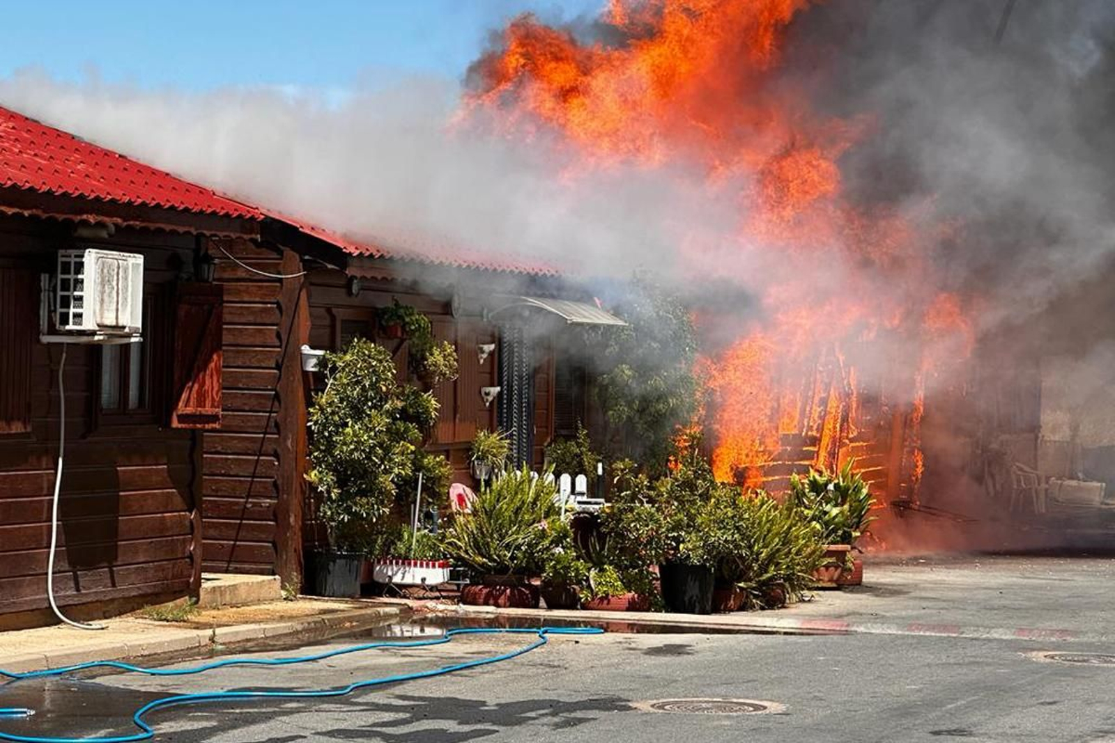 Las llamas alcanzaron varios metros de altura