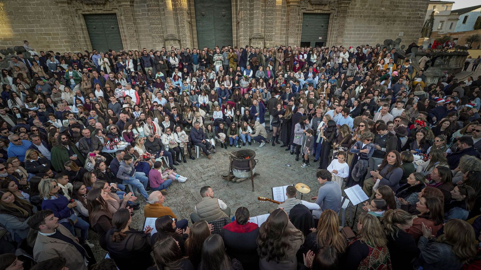 Una zambomba en el reducto de la Catedral.