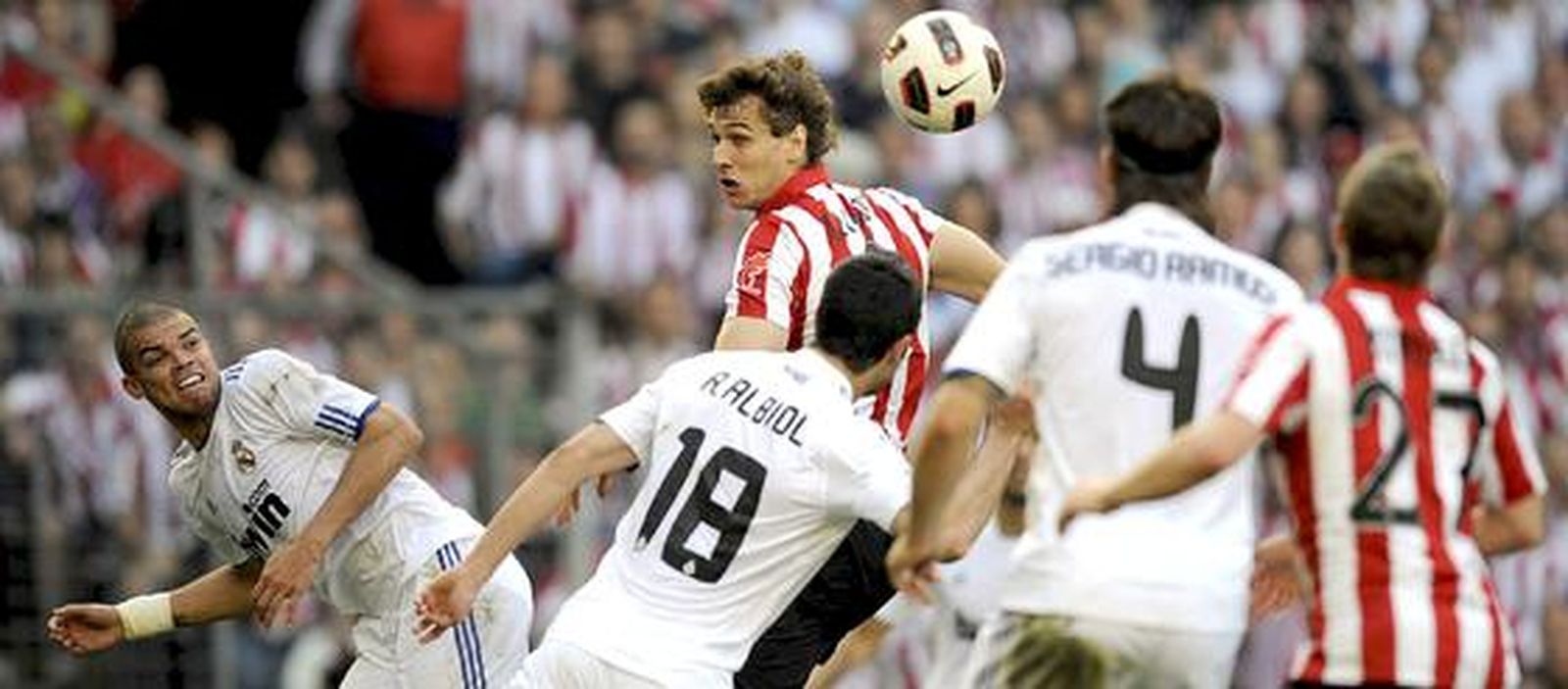 El plan B de Mourinho funciona en San Mamés

Foto: efe