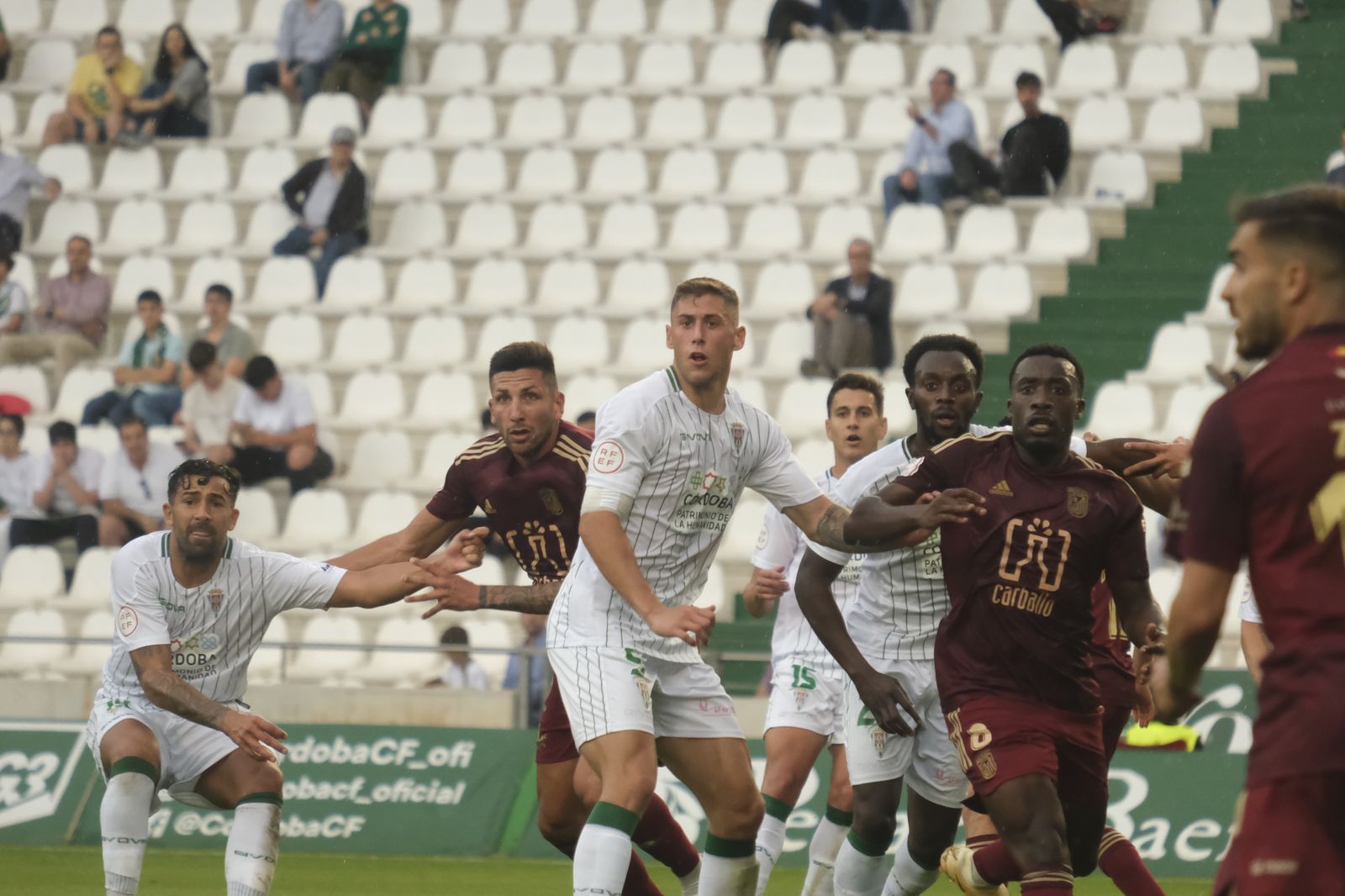 Las mejores fotos del ambiente en El Arcángel en el Córdoba CF - Badajoz