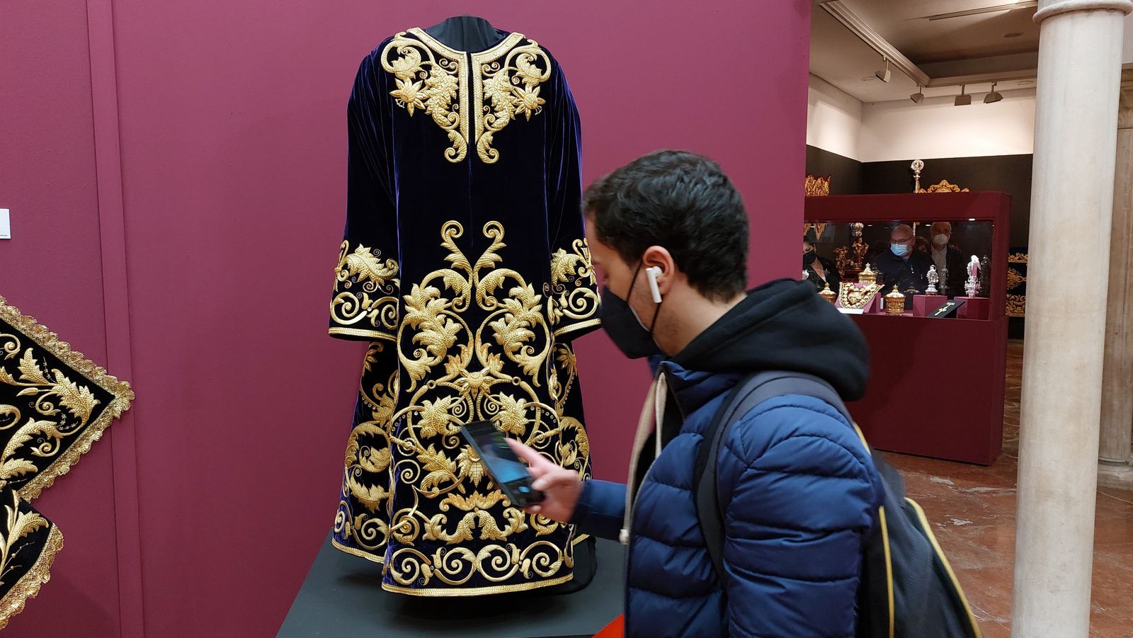 La exposición de estrenos de la Semana Santa, en imágenes