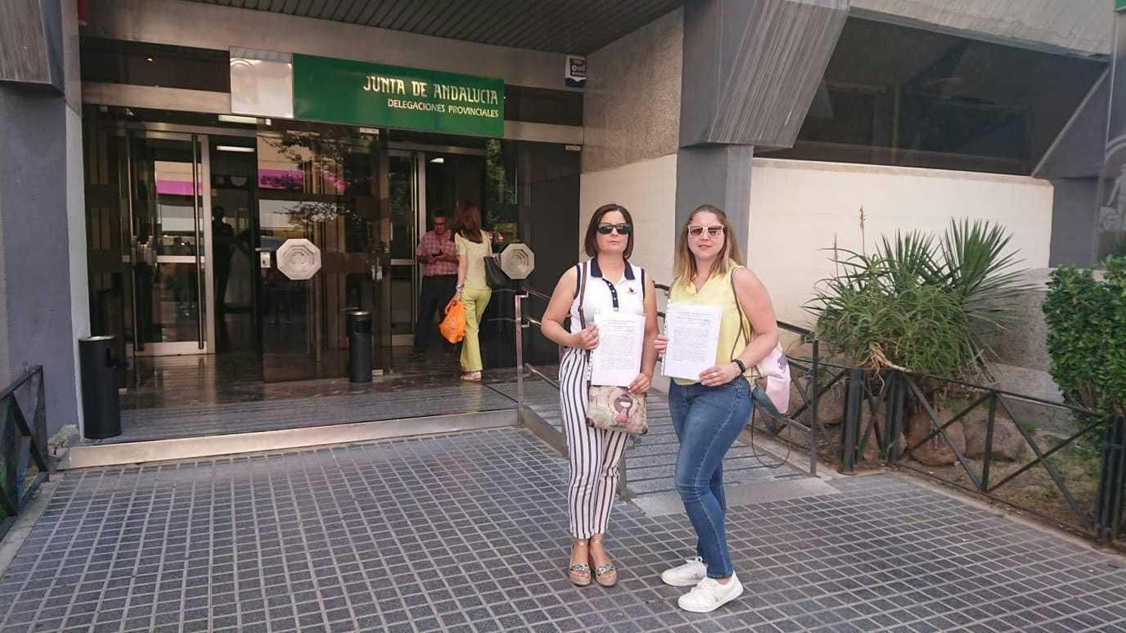 Representantes de la asociación de padres y madres del colegio Federico García Lorca