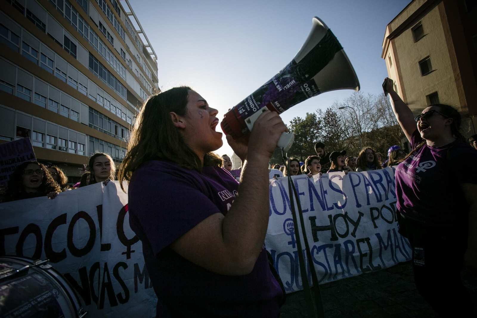 Miles de personas acudieron a  la gran manifestación del 8-M