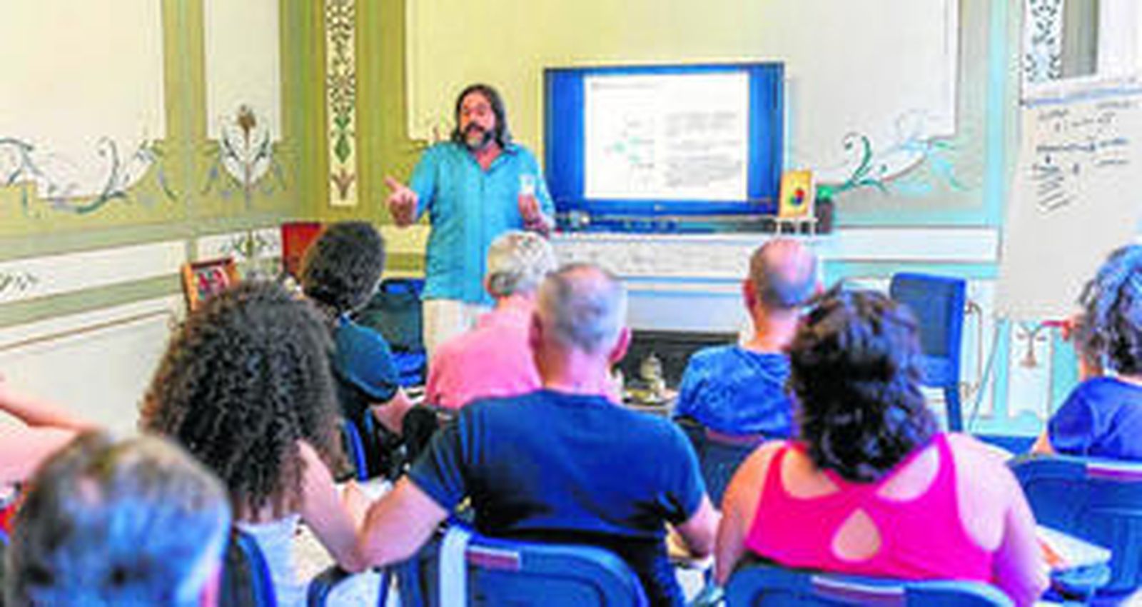 Luis Jiménez, director y fundador de la Escuela Andalusí, durante uno de sus cursos de formación.